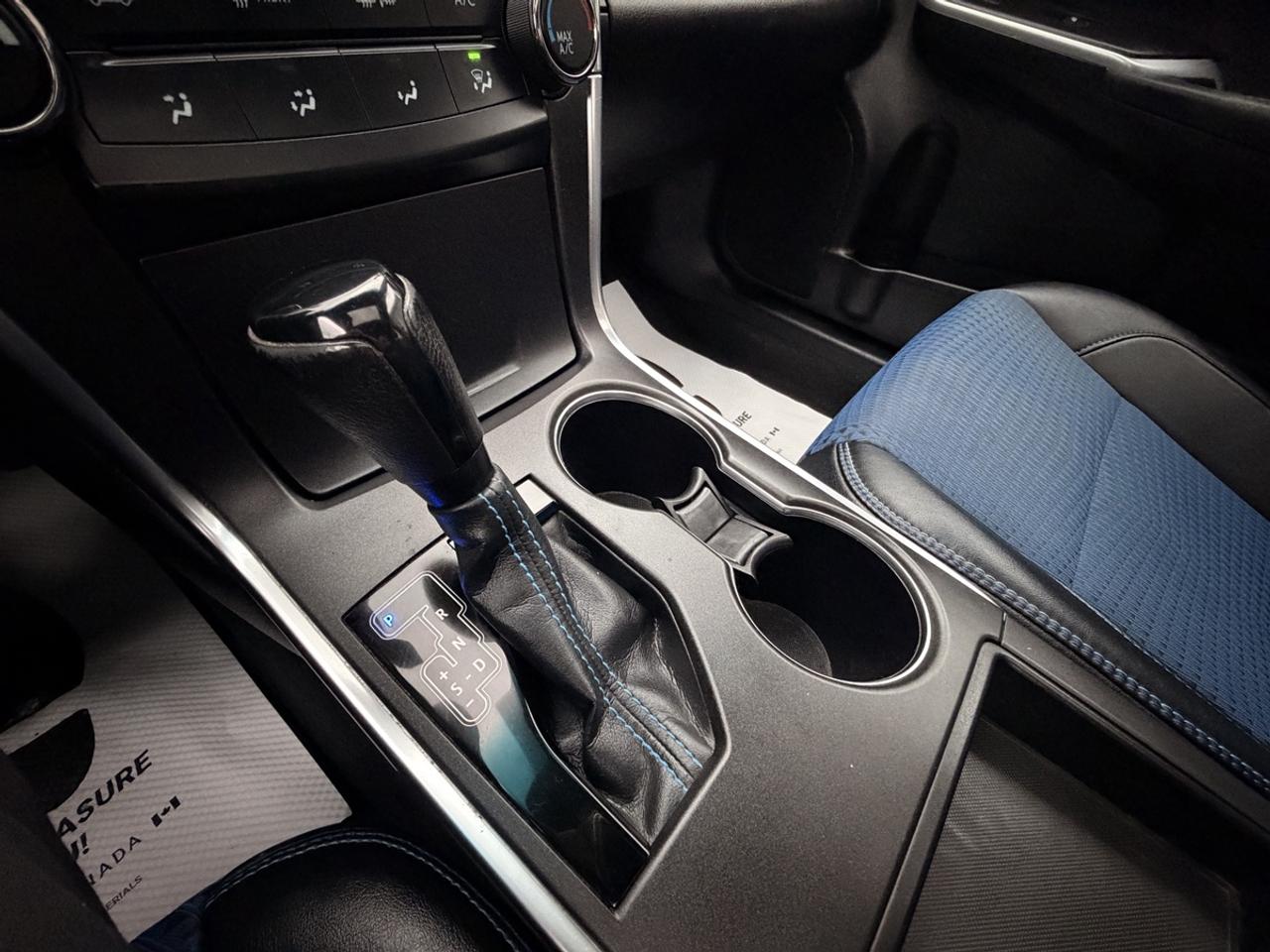 2016 Toyota Camry SE Photo