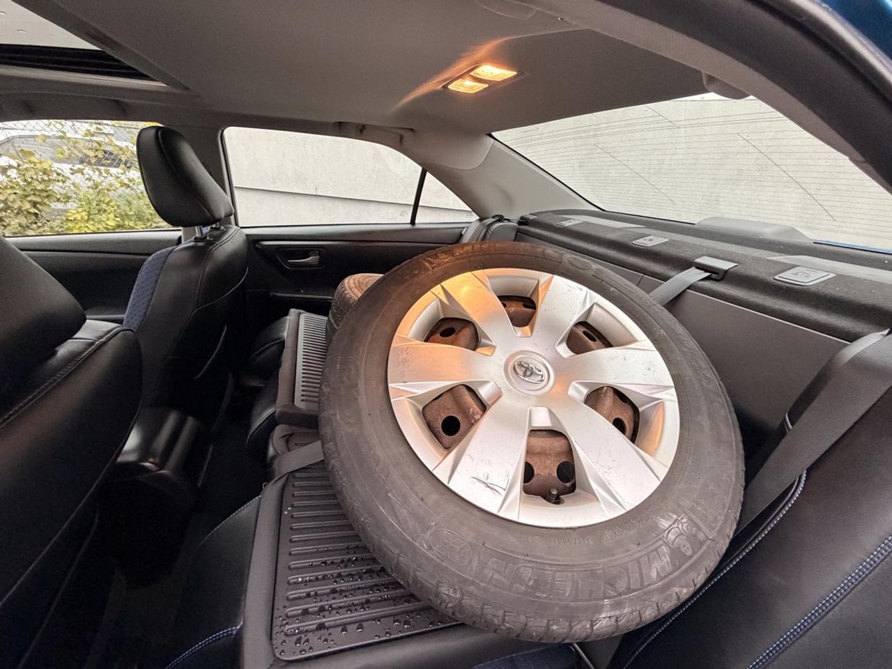 2016 Toyota Camry SE Photo
