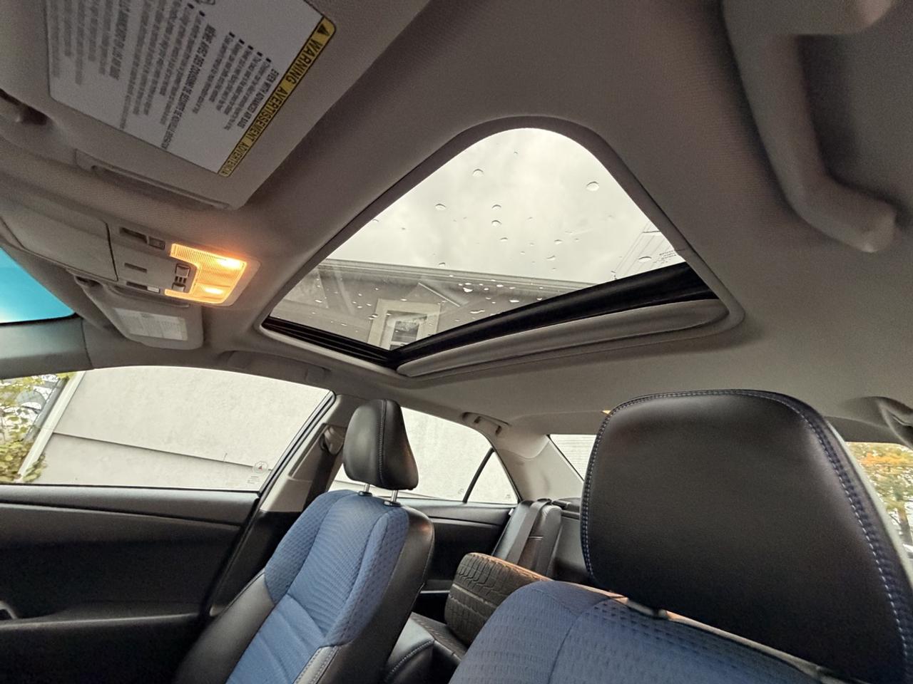 2016 Toyota Camry SE Photo