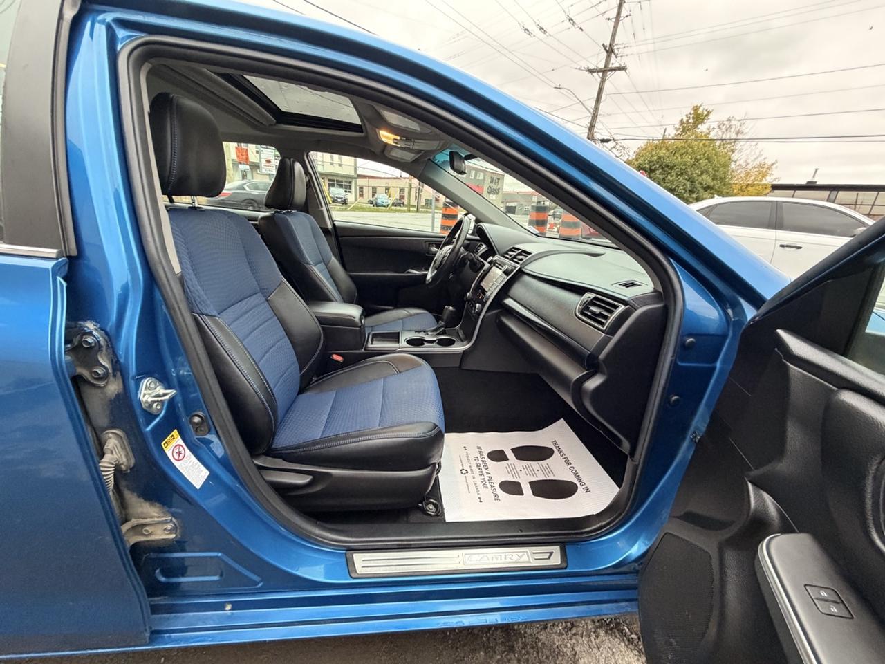 2016 Toyota Camry SE Photo