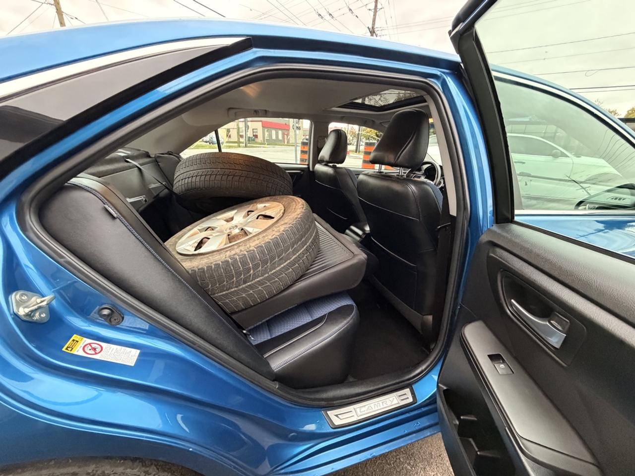 2016 Toyota Camry SE Photo