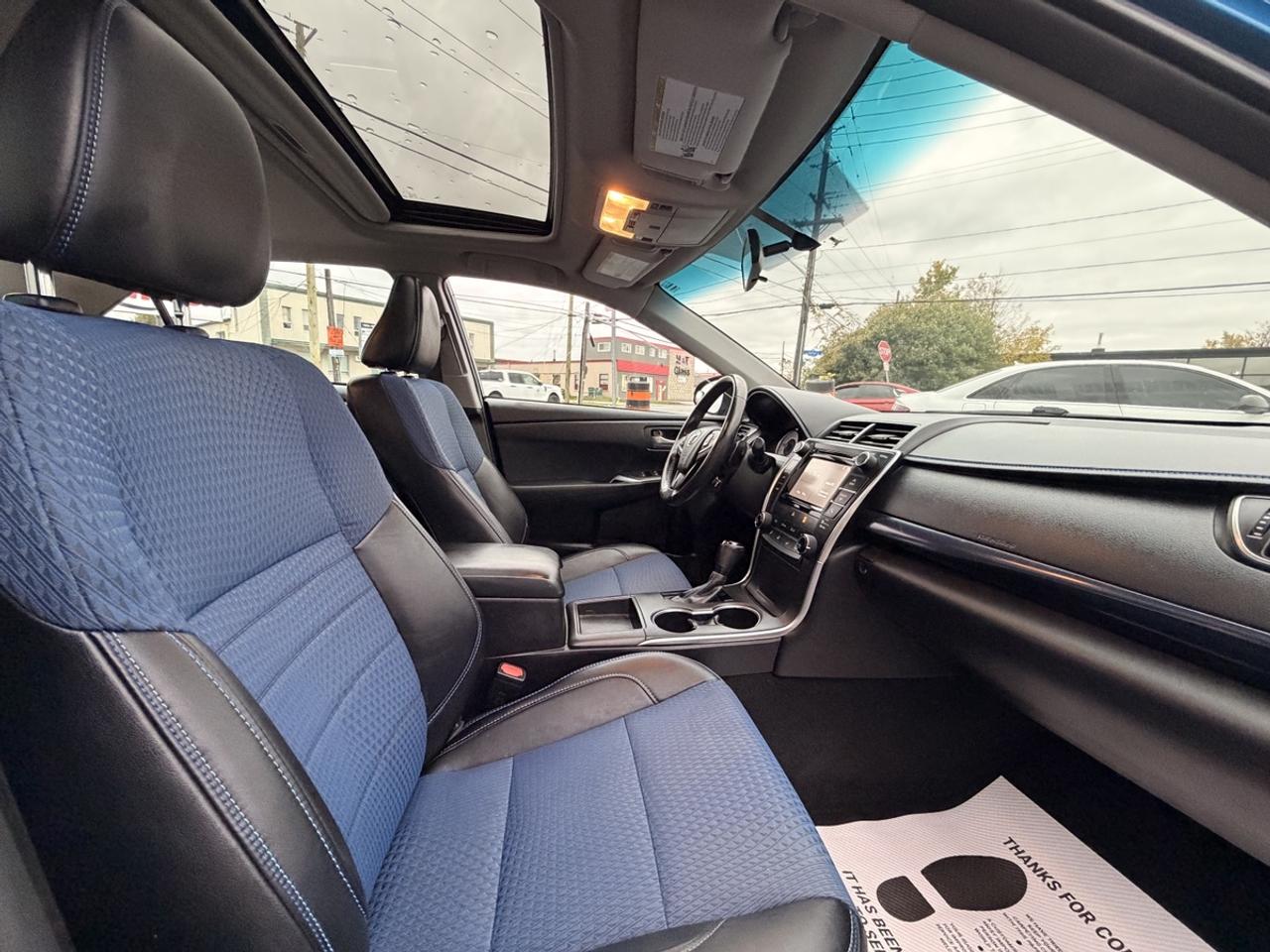 2016 Toyota Camry SE Photo