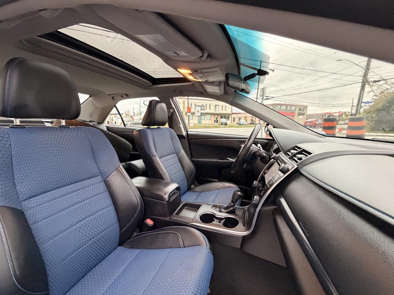 2016 Toyota Camry SE Photo