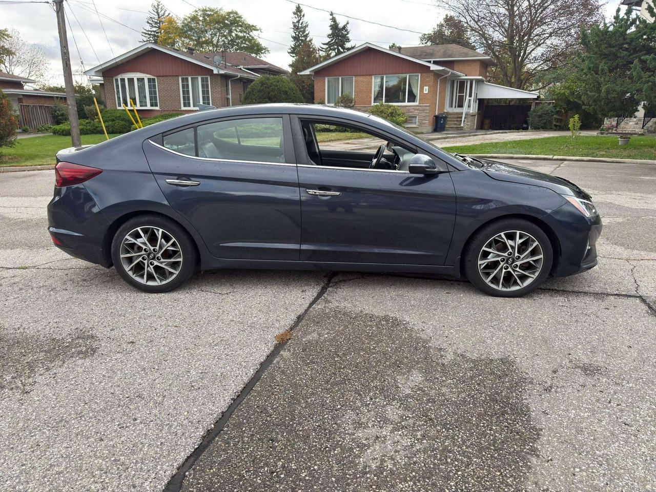 2020 Hyundai Elantra Luxury Photo