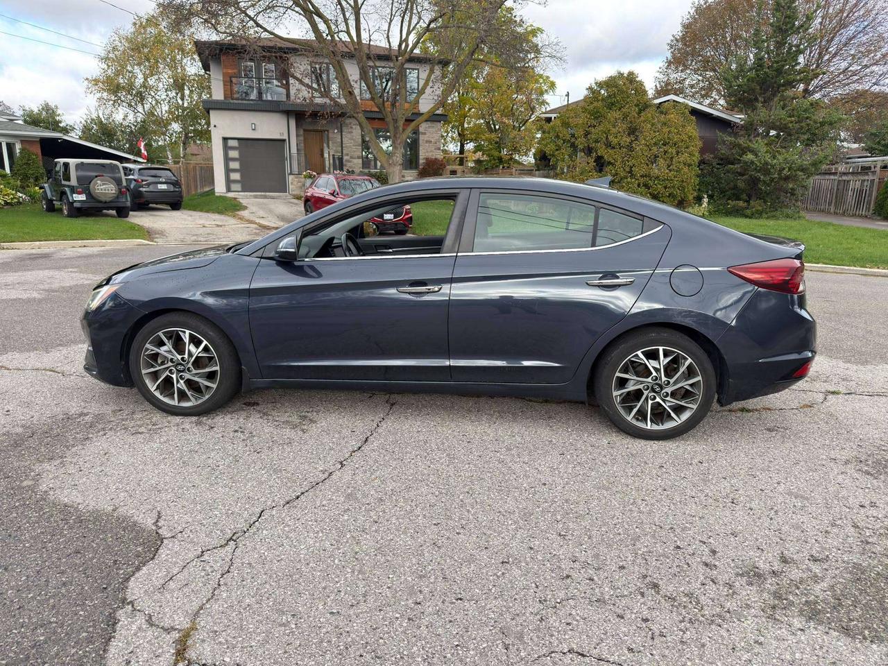 2020 Hyundai Elantra Luxury Photo