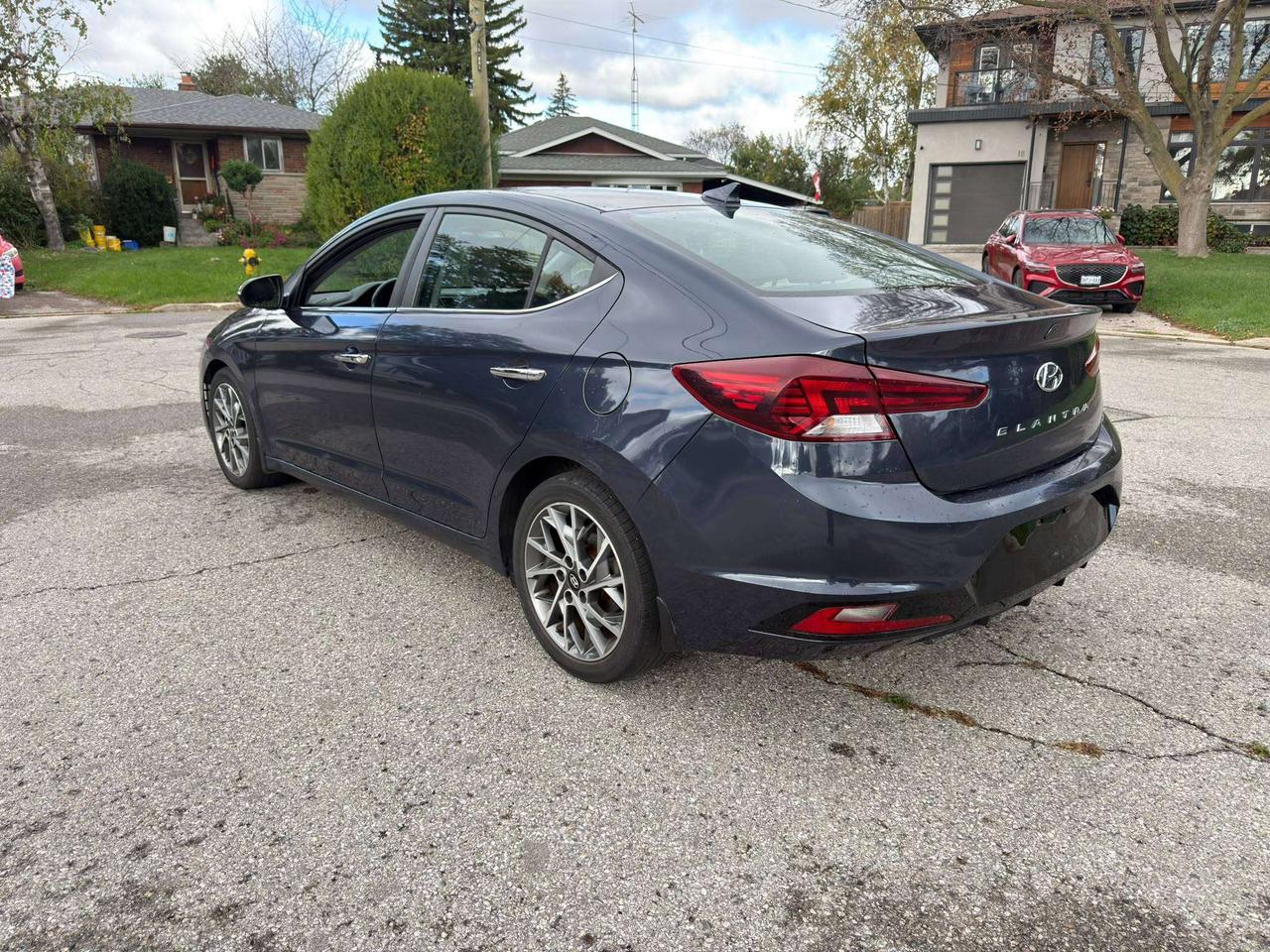 2020 Hyundai Elantra Luxury Photo