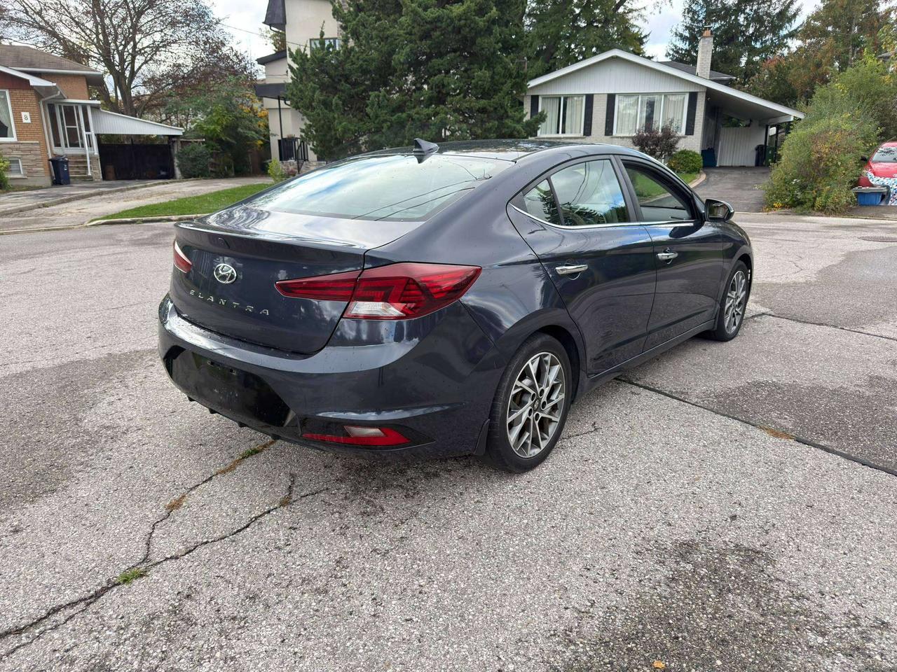 2020 Hyundai Elantra Luxury Photo