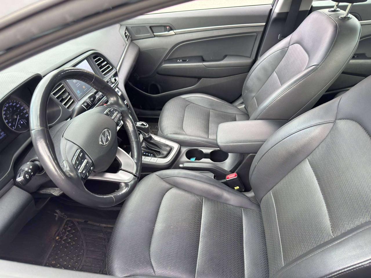 2020 Hyundai Elantra Luxury Photo