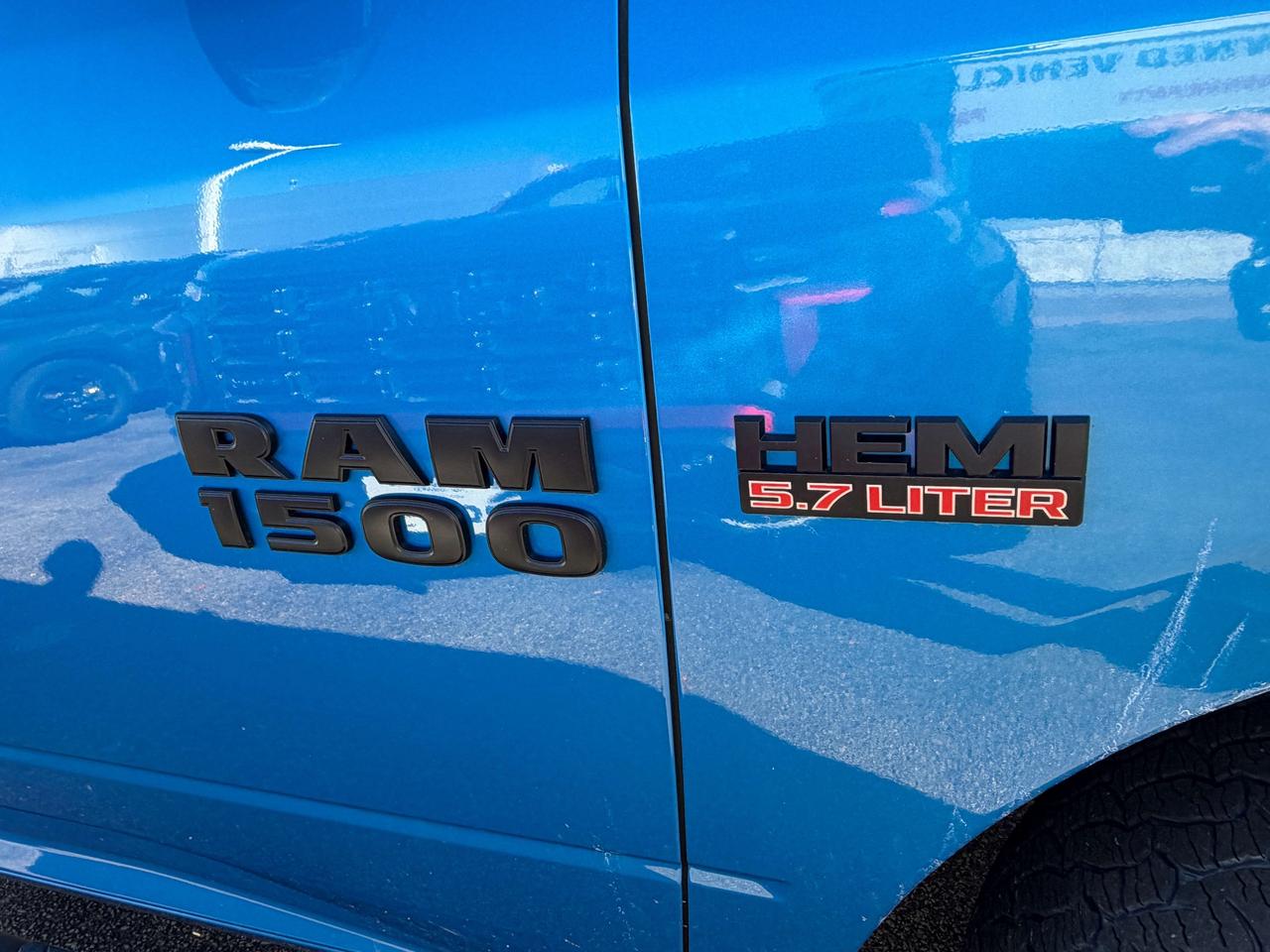 2018 RAM 1500 SPORT Photo4
