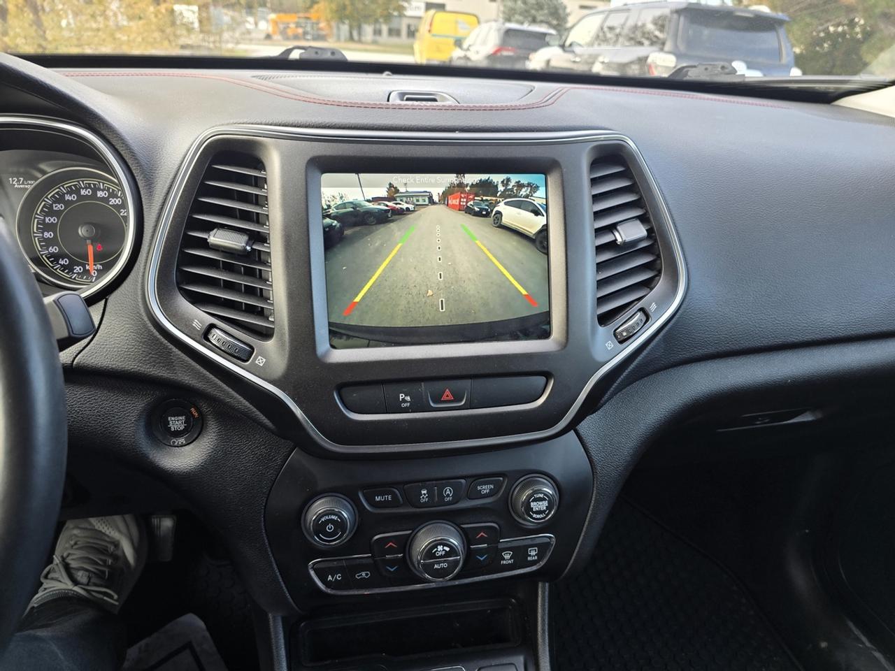 2019 Jeep Cherokee Trailhawk Photo