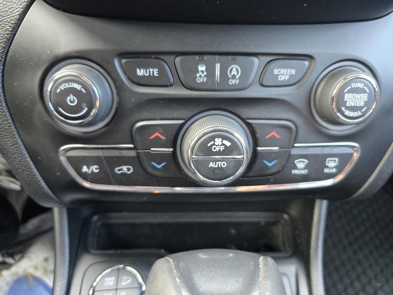 2019 Jeep Cherokee Trailhawk Photo