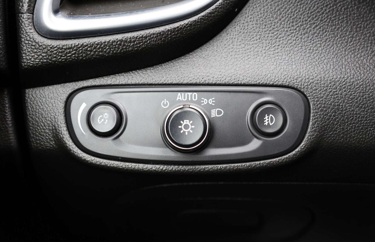 2020 Chevrolet Trax PREMIER-AWD-R STARTER/ADAPT CRUISE/BCAM/BLIS/FCW/LDW/LEATHER/H SEATS/KEYLESS/CARPLAY/SUNROOF Photo