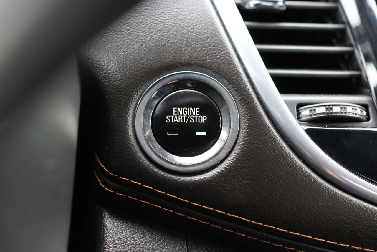 2020 Chevrolet Trax PREMIER-AWD-R STARTER/ADAPT CRUISE/BCAM/BLIS/FCW/LDW/LEATHER/H SEATS/KEYLESS/CARPLAY/SUNROOF Photo