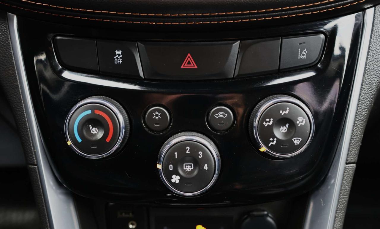 2020 Chevrolet Trax PREMIER-AWD-R STARTER/ADAPT CRUISE/BCAM/BLIS/FCW/LDW/LEATHER/H SEATS/KEYLESS/CARPLAY/SUNROOF Photo