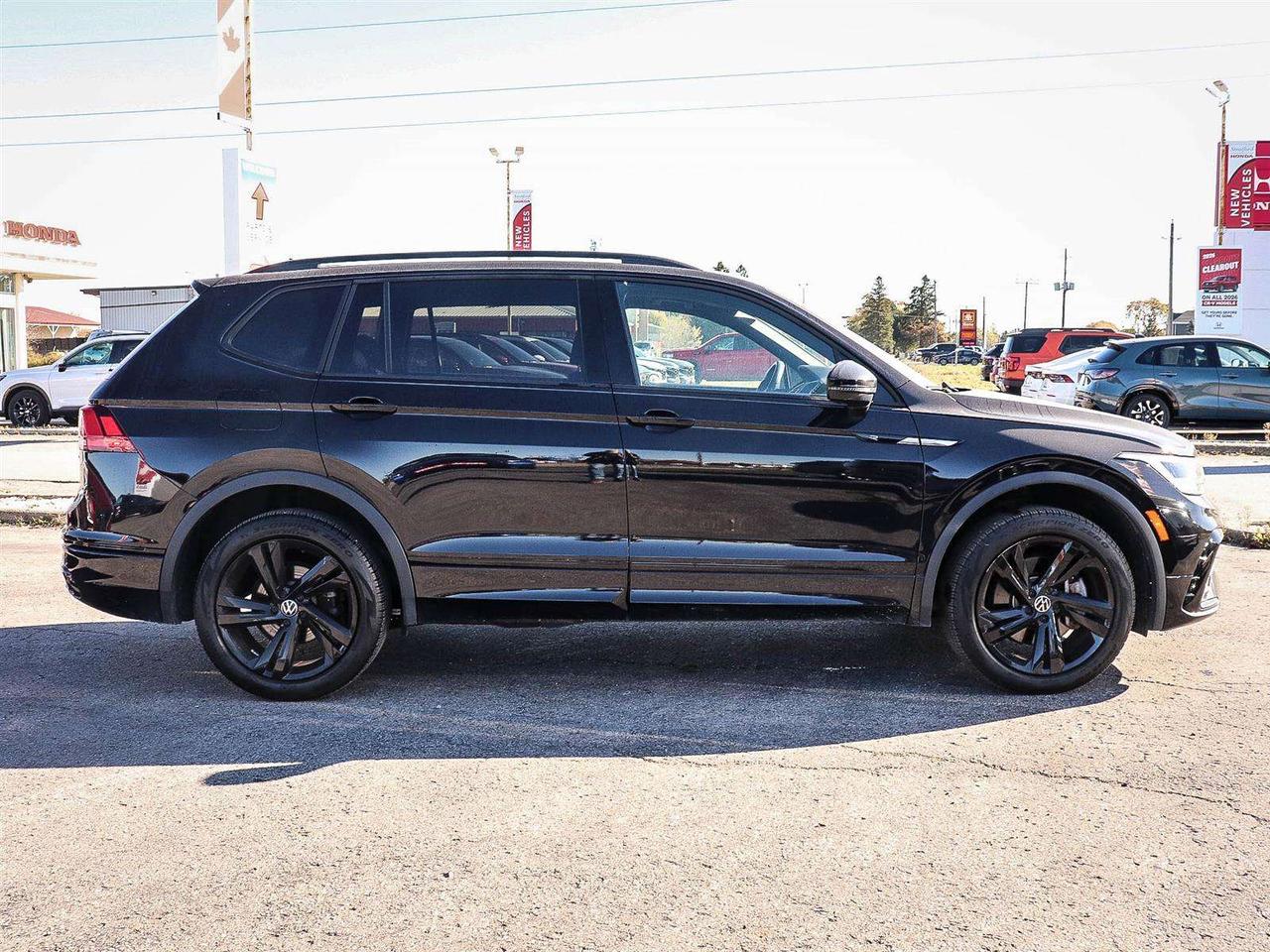2024 Volkswagen Tiguan Comfortline R-Line Black Edition Photo