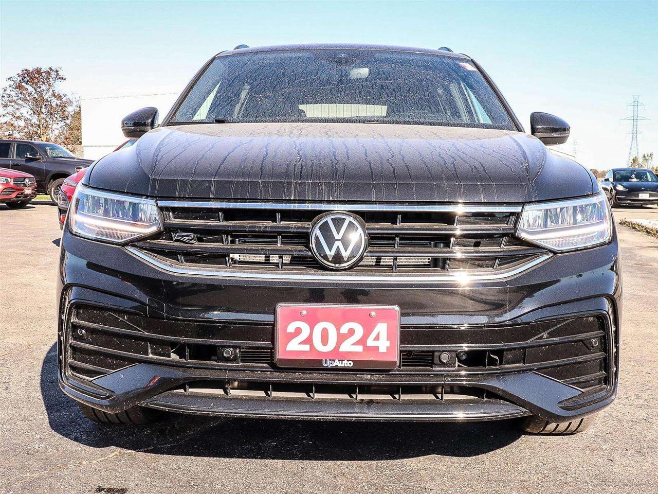2024 Volkswagen Tiguan Comfortline R-Line Black Edition Photo5