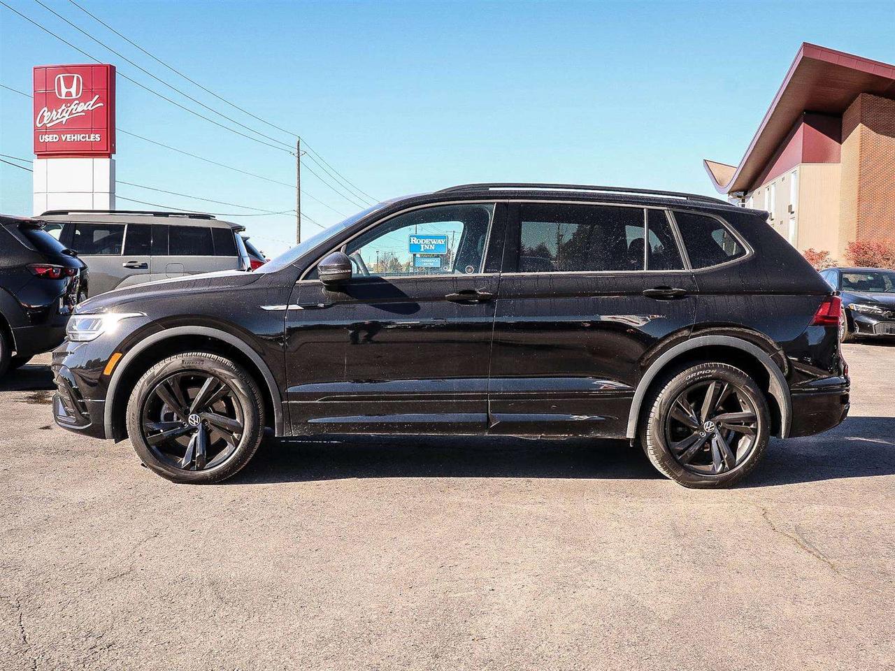 2024 Volkswagen Tiguan Comfortline R-Line Black Edition Photo4