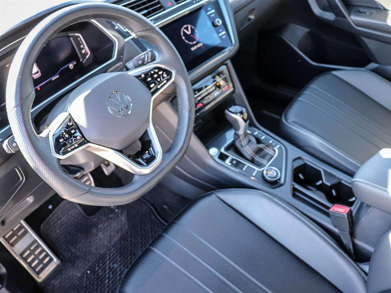 2024 Volkswagen Tiguan Comfortline R-Line Black Edition Photo