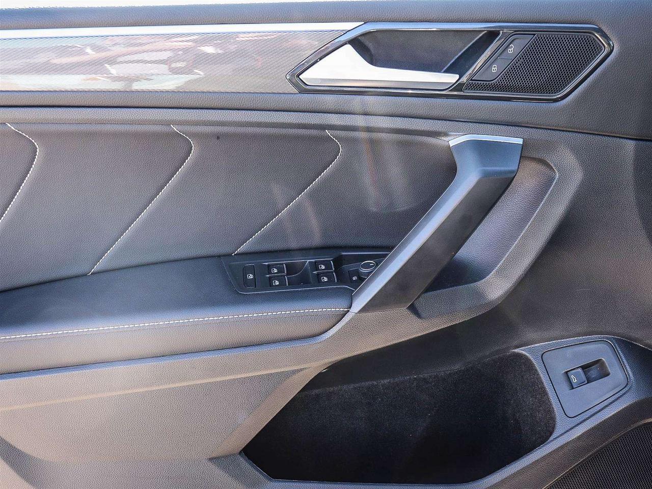 2024 Volkswagen Tiguan Comfortline R-Line Black Edition Photo