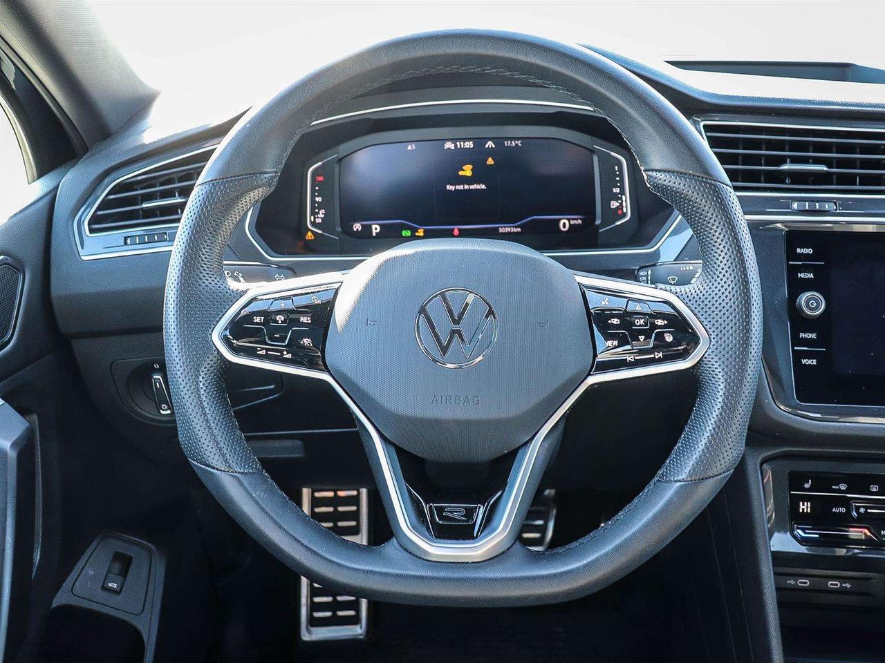 2024 Volkswagen Tiguan Comfortline R-Line Black Edition Photo