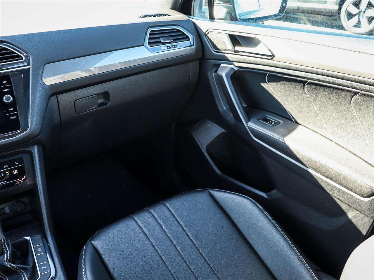 2024 Volkswagen Tiguan Comfortline R-Line Black Edition Photo