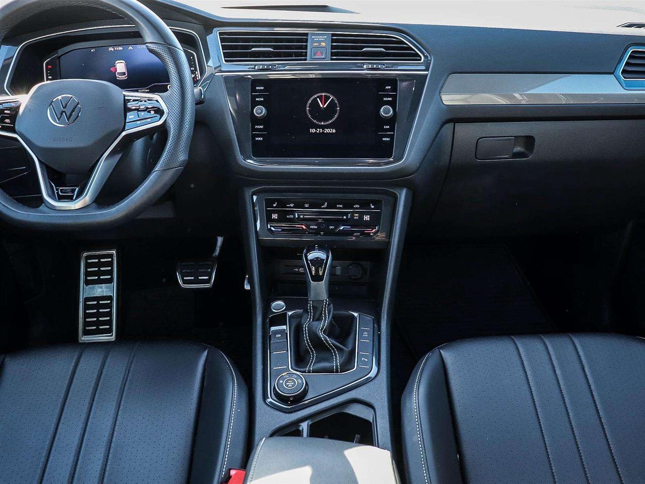 2024 Volkswagen Tiguan Comfortline R-Line Black Edition Photo