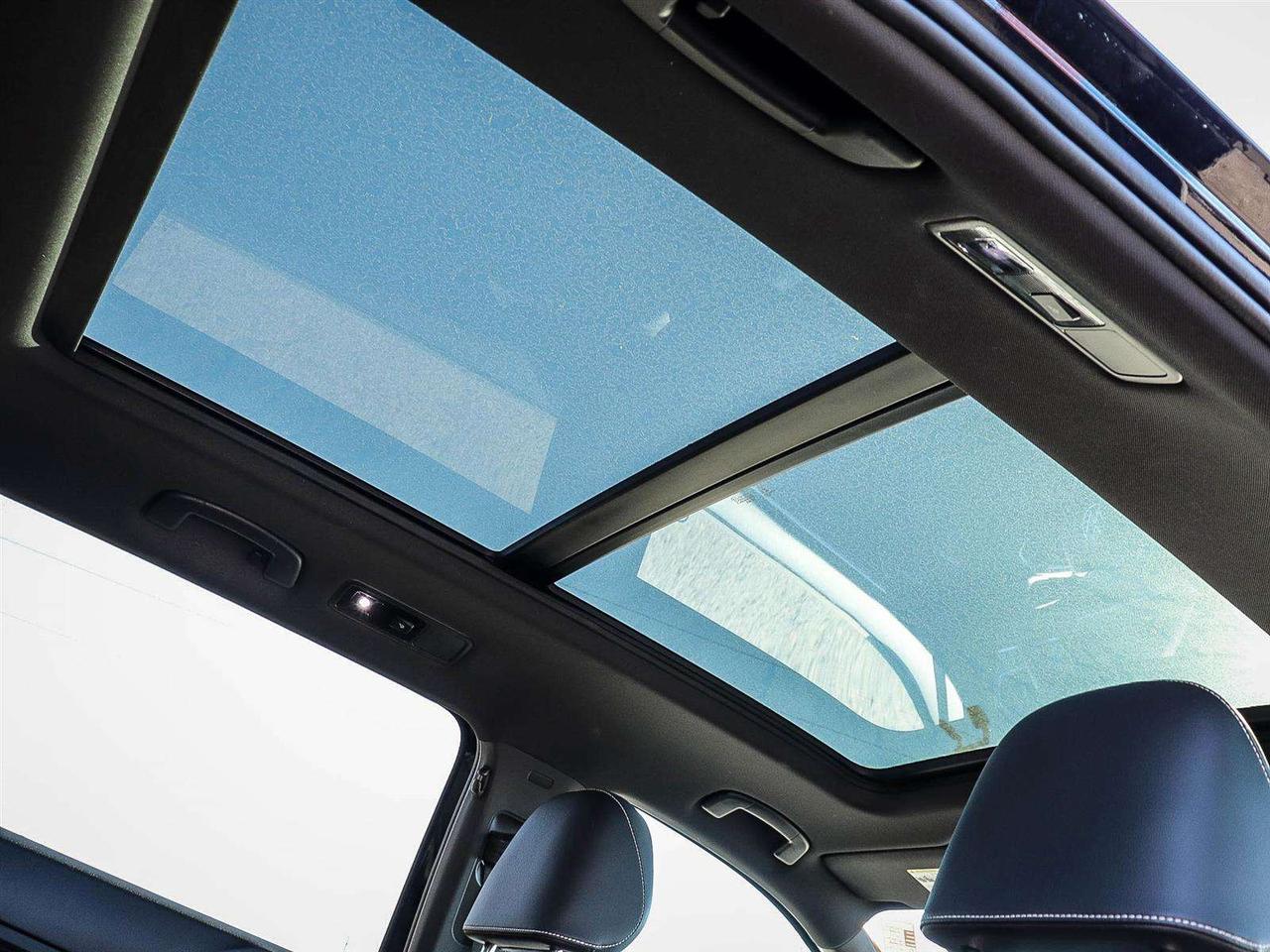 2024 Volkswagen Tiguan Comfortline R-Line Black Edition Photo