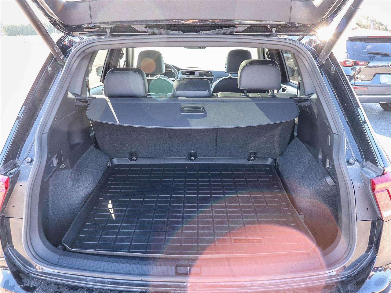 2024 Volkswagen Tiguan Comfortline R-Line Black Edition Photo