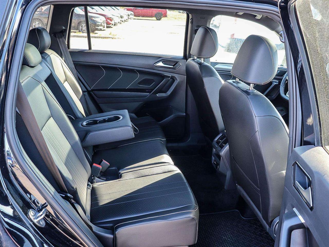 2024 Volkswagen Tiguan Comfortline R-Line Black Edition Photo