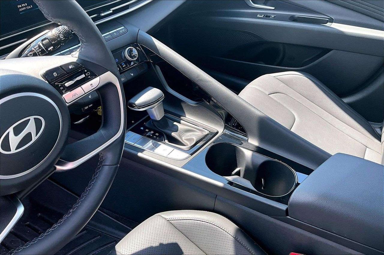 2026 Hyundai Elantra Luxury Hybrid   CarPlay/Android Auto   Navigation Photo