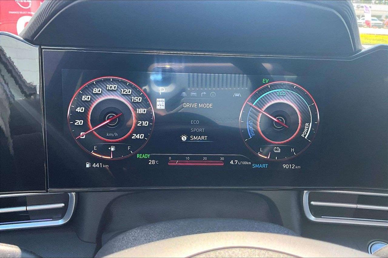 2026 Hyundai Elantra Luxury Hybrid   CarPlay/Android Auto   Navigation Photo