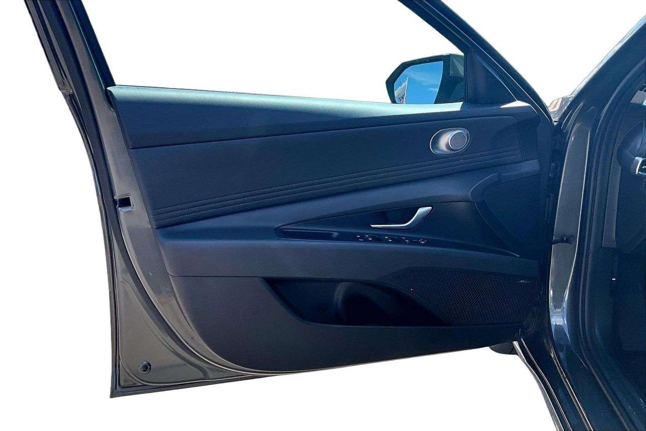 2026 Hyundai Elantra Luxury Hybrid   CarPlay/Android Auto   Navigation Photo