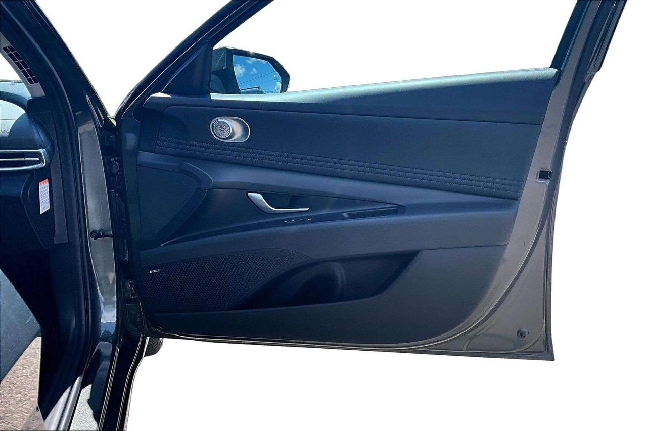 2026 Hyundai Elantra Luxury Hybrid   CarPlay/Android Auto   Navigation Photo