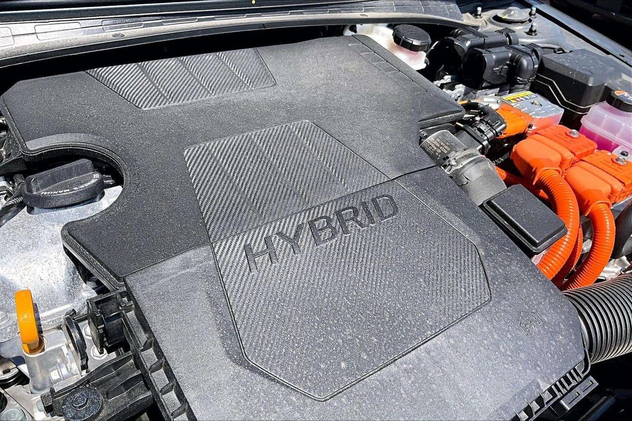 2026 Hyundai Elantra Luxury Hybrid   CarPlay/Android Auto   Navigation Photo