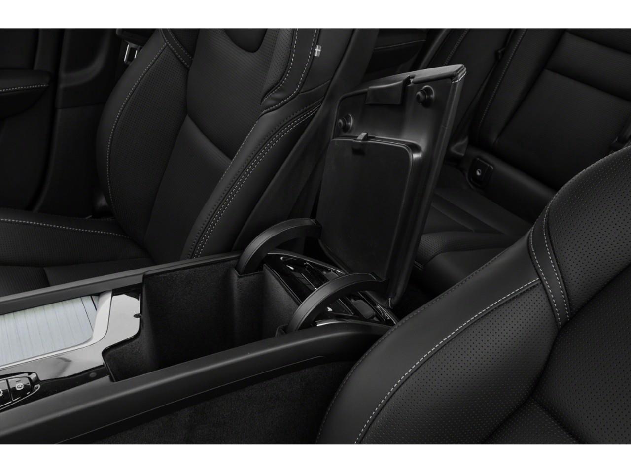 2019 Volvo V60 T6 Momentum 4dr All-Wheel Drive Wagon Photo