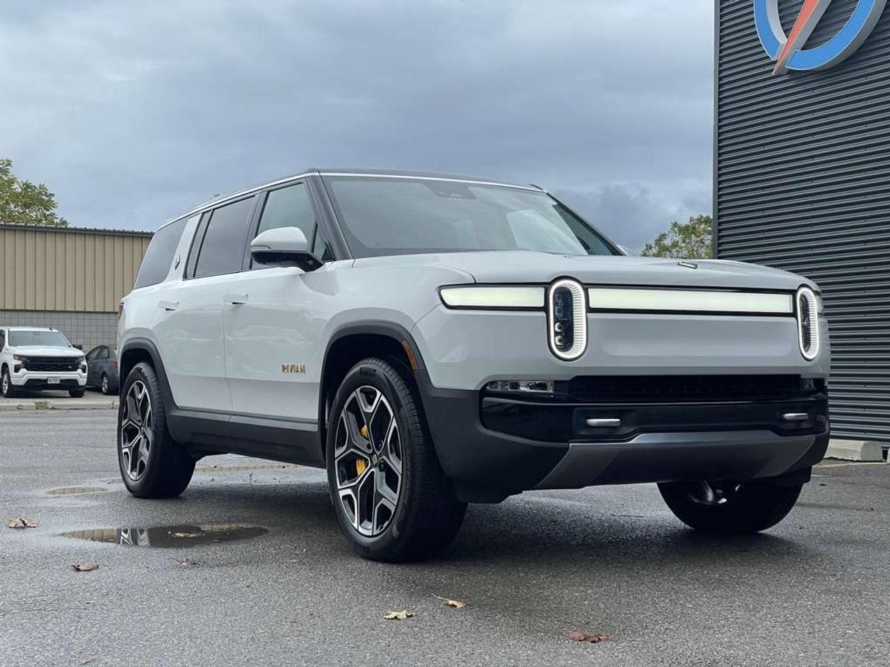 2024 Rivian R1S Adventure QUAD PACK   Clean! Photo2