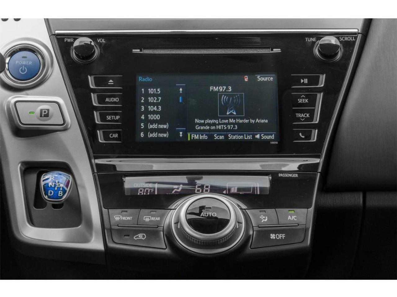 2018 Toyota Prius v Base 5dr Wagon Photo