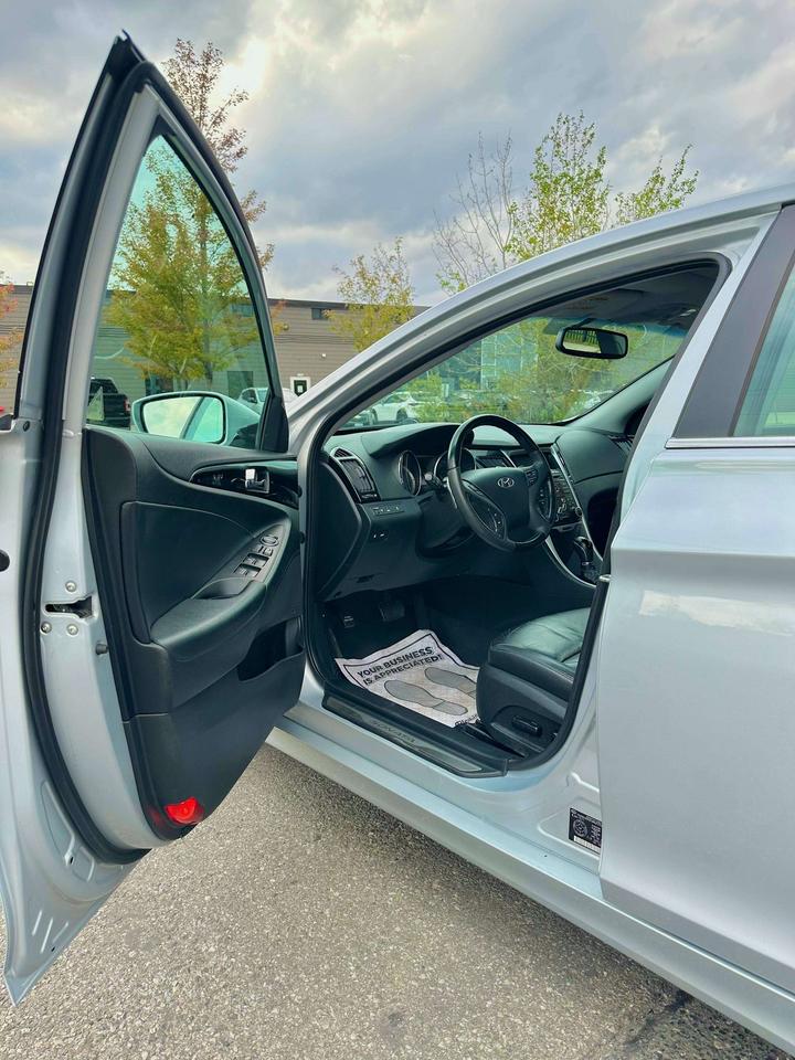 2011 Hyundai Sonata LIMITED Photo