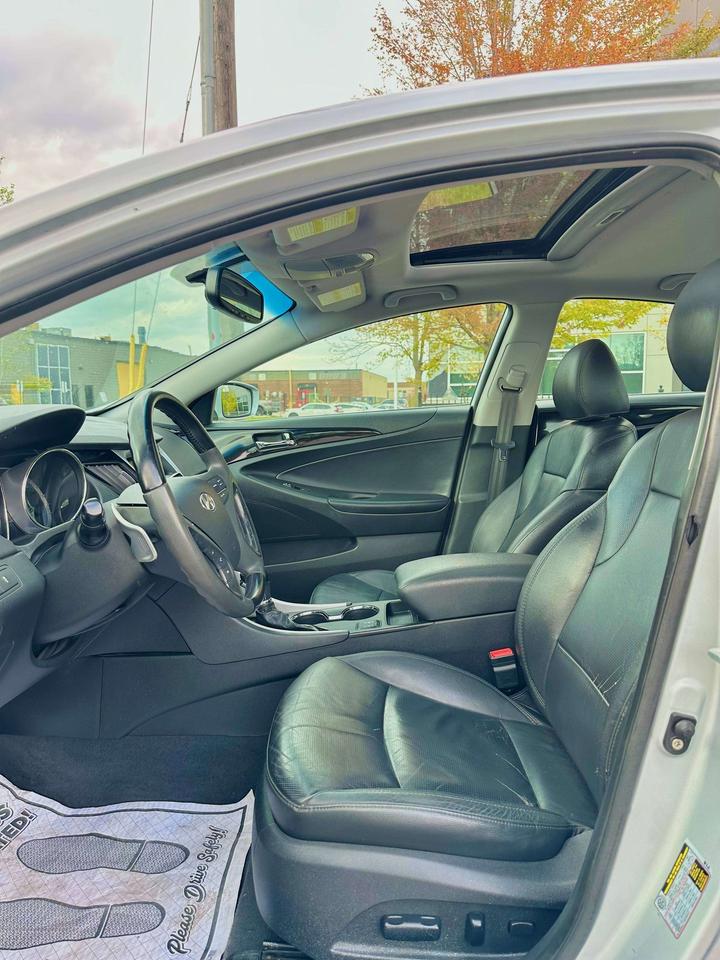 2011 Hyundai Sonata LIMITED Photo