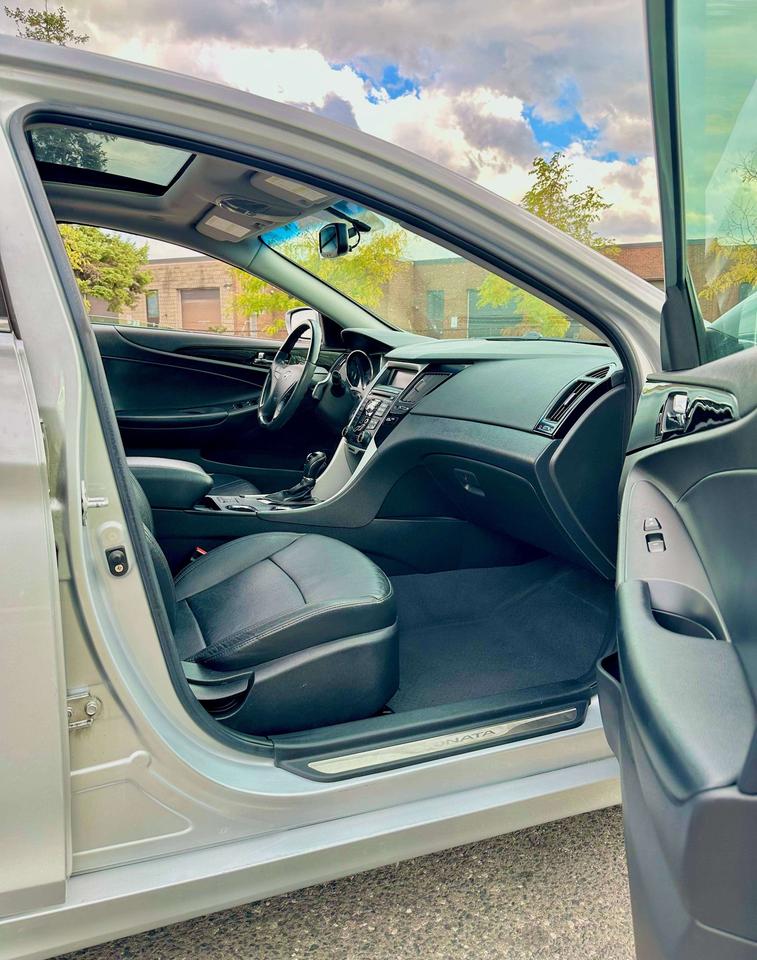 2011 Hyundai Sonata LIMITED Photo