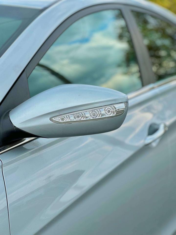 2011 Hyundai Sonata LIMITED Photo