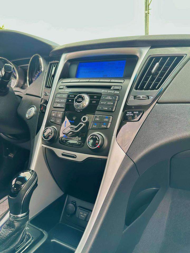 2011 Hyundai Sonata LIMITED Photo