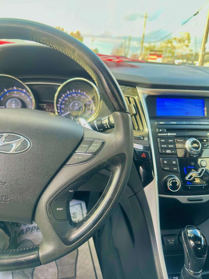 2011 Hyundai Sonata LIMITED Photo