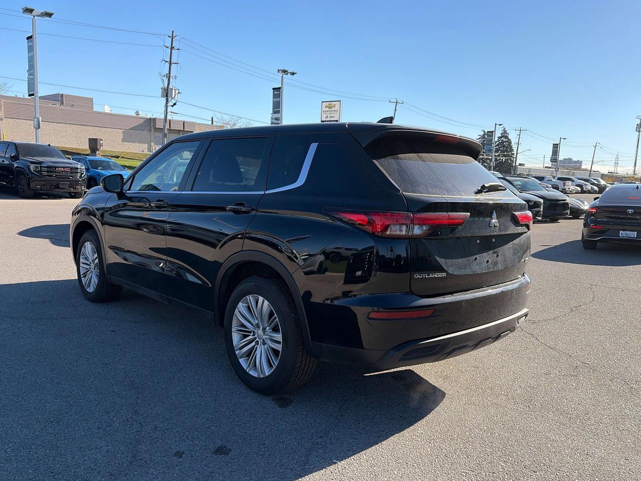 2024 Mitsubishi Outlander ES AWD 2,035 km's Photo