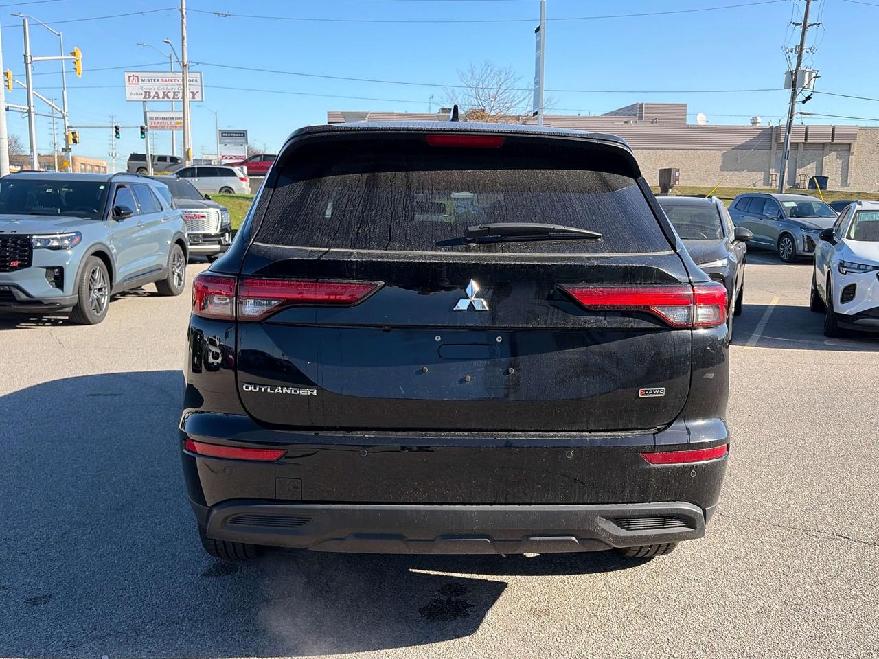 2024 Mitsubishi Outlander ES AWD 2,035 km's Photo