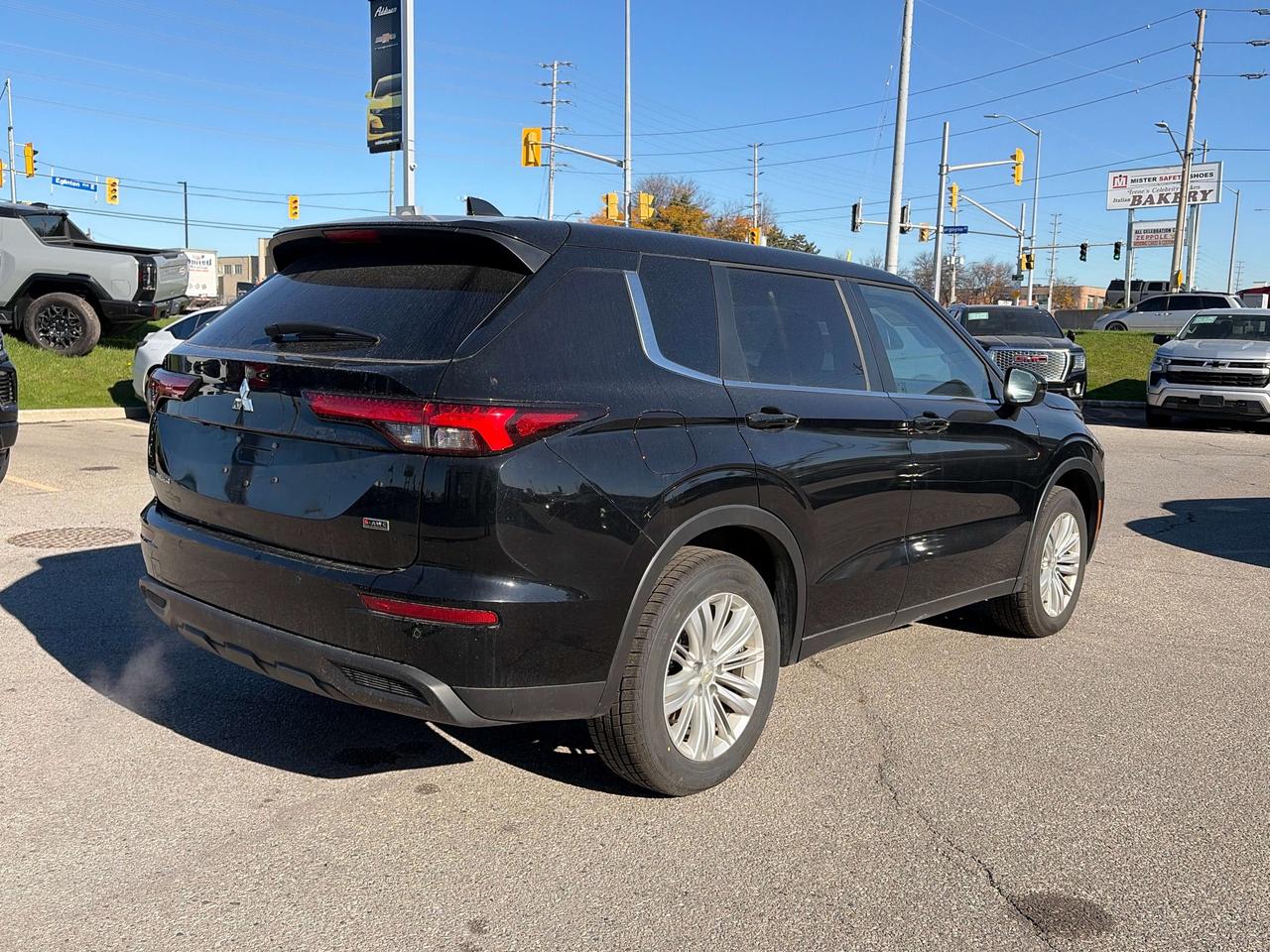 2024 Mitsubishi Outlander ES AWD 2,035 km's Photo