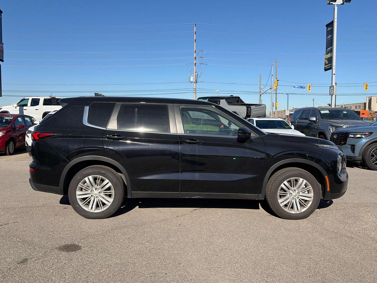 2024 Mitsubishi Outlander ES AWD 2,035 km's Photo