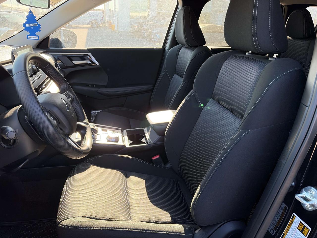 2024 Mitsubishi Outlander ES AWD 2,035 km's Photo