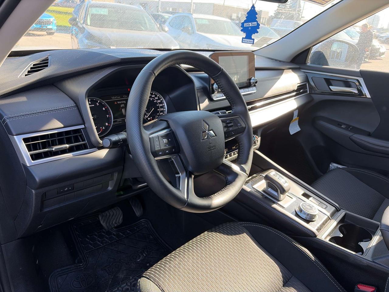 2024 Mitsubishi Outlander ES AWD 2,035 km's Photo