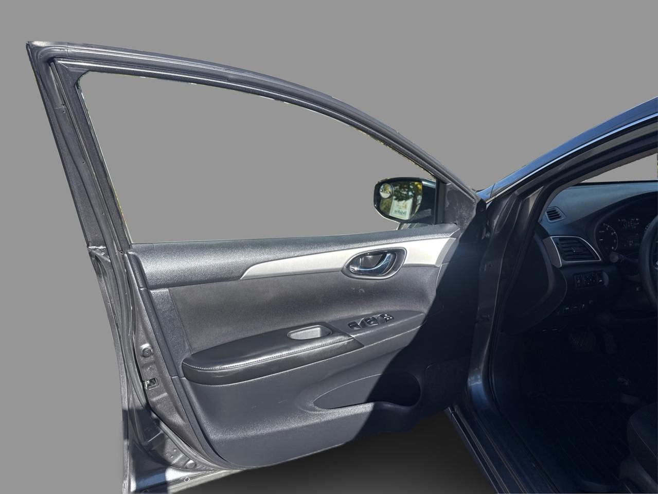 2016 Nissan Sentra SV Photo